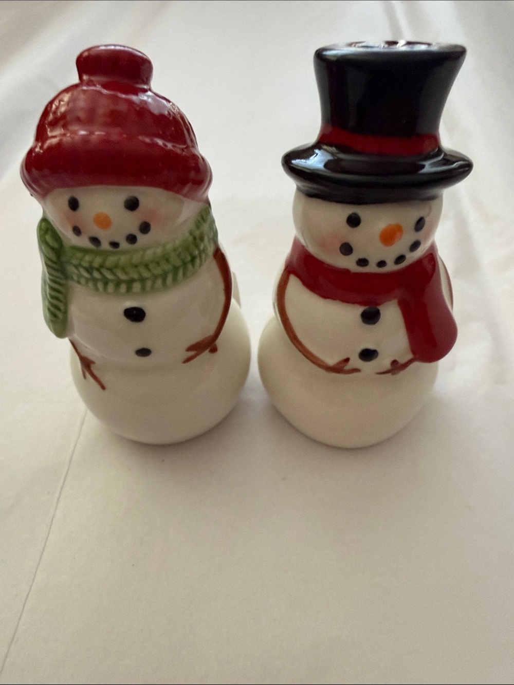 Cracker Barrel Red, Green, Black Snowman Salt & Pepper Set
